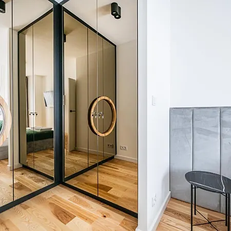 Port Popowice -darmowy Garaz I Rowery - Meldunki 24na7 - Tramwajem 15 Min Do Rynku