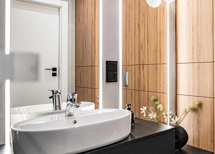 Port Popowice -darmowy Garaz I Rowery - Meldunki 24na7 - Tramwajem 15 Min Do Rynku * Vratislav