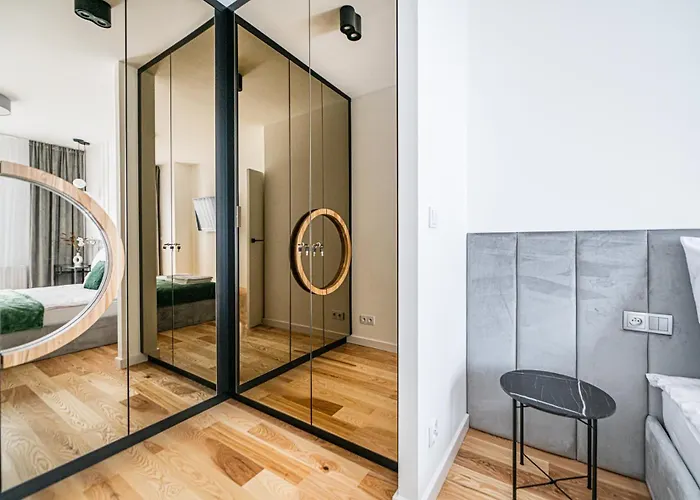 Port Popowice -darmowy Garaz I Rowery - Meldunki 24na7 - Tramwajem 15 Min Do Rynku