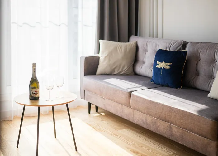 Port Popowice -darmowy Garaz I Rowery - Meldunki 24na7 - Tramwajem 15 Min Do Rynku