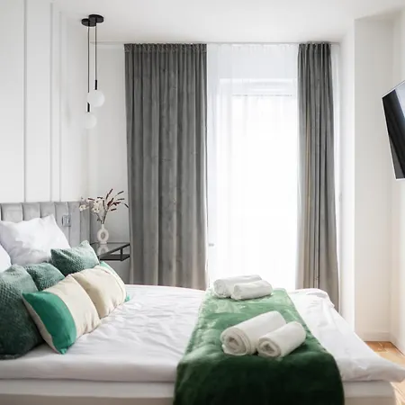 Port Popowice -darmowy Garaz I Rowery - Meldunki 24na7 - Tramwajem 15 Min Do Rynku Wrocław